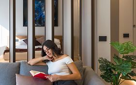 Aera Luxury Suites - 301 302